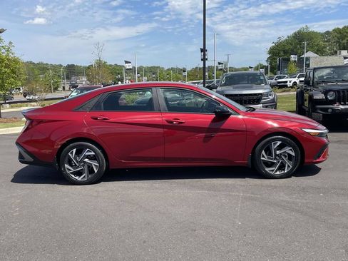 Used 2025 Hyundai Elantra Sport FWD image 2