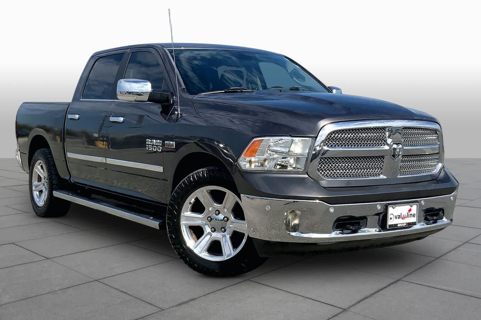 Used 2017 RAM 1500 SLT RWD image 3