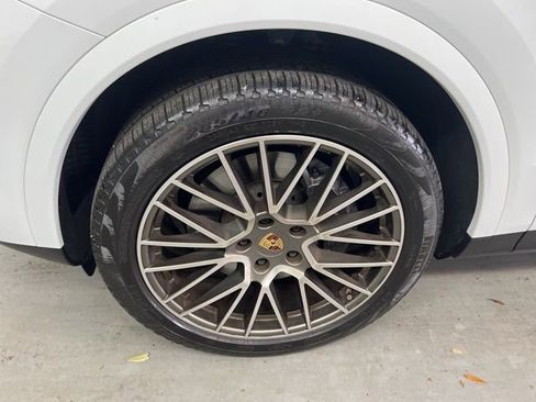 Used 2023 Porsche Cayenne Platinum Edition image 27