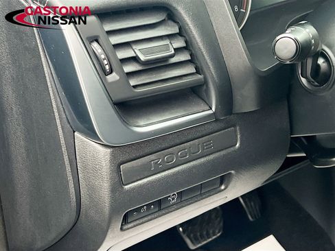 Used 2024 Nissan Rogue S image 13
