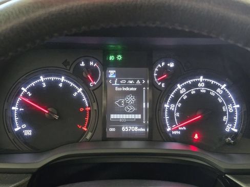 Used 2022 Toyota 4Runner SR5 AWD/4WD image 12