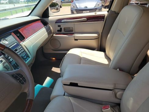 Used 2003 Lincoln Town Car Cartier RWD image 10
