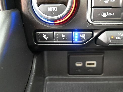 Used 2022 Chevrolet Tahoe Premier AWD/4WD image 18