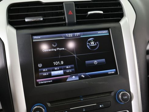 Used 2016 Ford Fusion SE FWD image 34