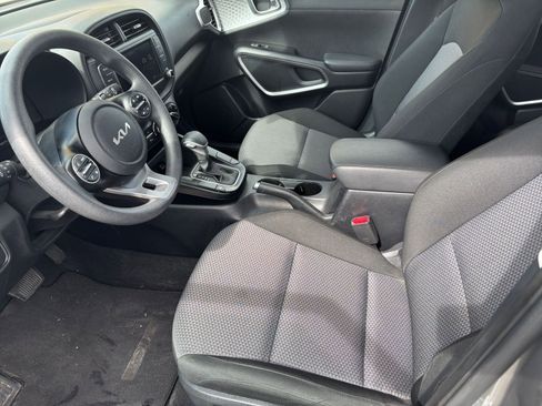 Used 2025 Kia Soul LX w/ LX Technology Package image 24