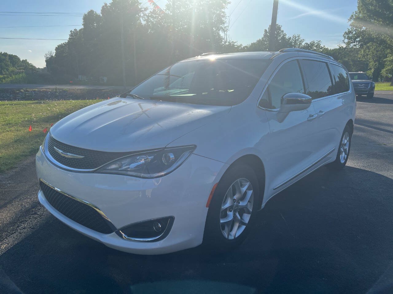 Used 2020 Chrysler Pacifica Limited FWD image 7