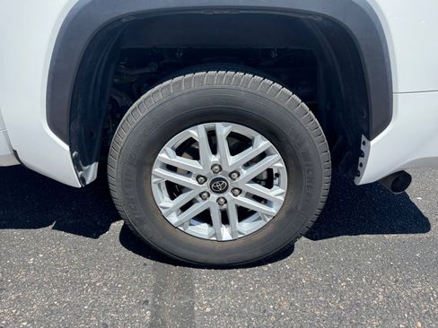 Used 2022 Toyota Tundra SR5 w/ SR5 Premium Package RWD image 26