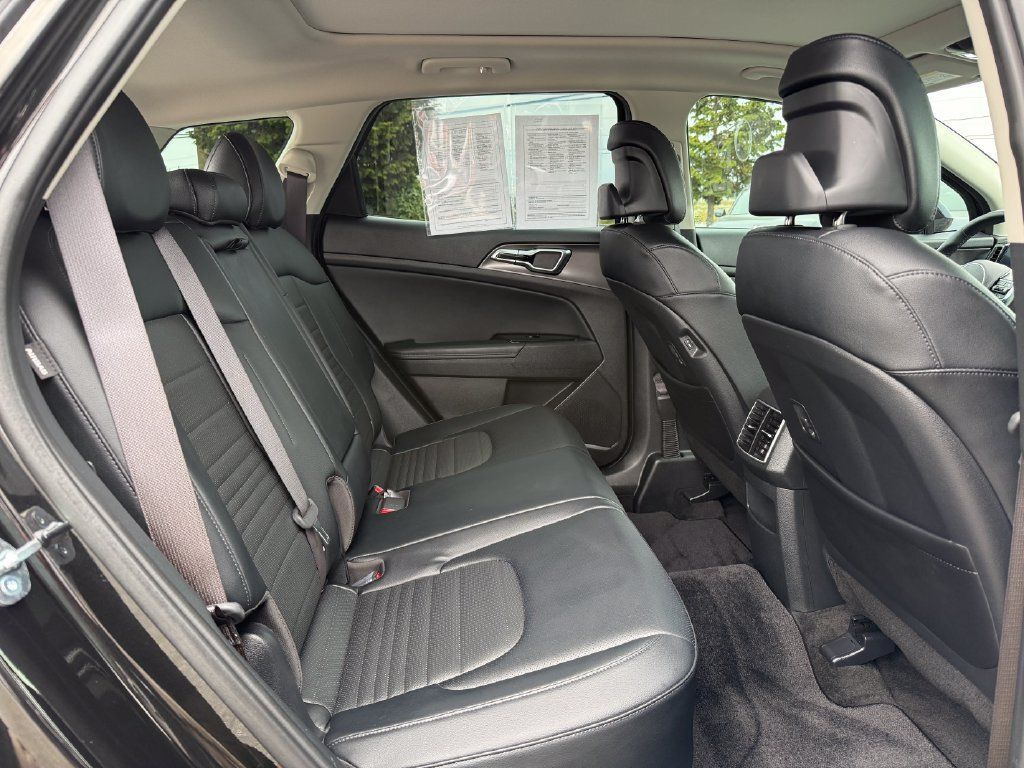 Certified 2025 Kia Sportage SX Prestige AWD/4WD image 13