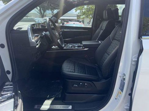 New 2025 Cadillac Escalade ESV Premium Luxury Platinum image 10