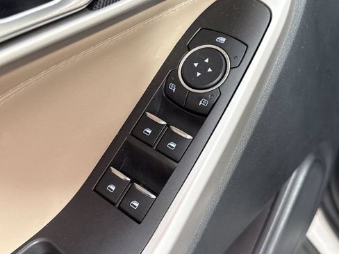 Used 2024 Ford Explorer XLT w/ Equipment Group 202A RWD image 14