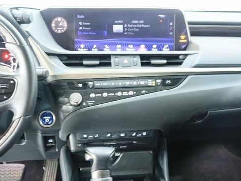 Used 2021 Lexus ES 300h w/ Luxury Package image 14
