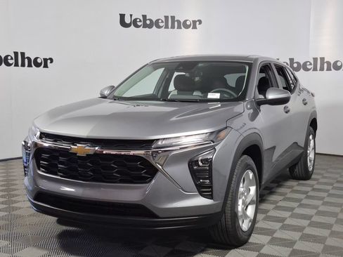 New 2026 Chevrolet Trax LS w/ LS Convenience Package FWD image 3