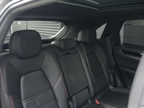 Used 2025 Porsche Cayenne GTS AWD/4WD image 35