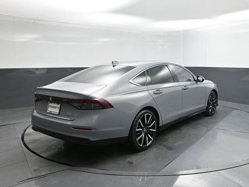 Used 2024 Honda Accord Touring image 11