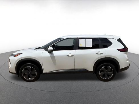 Used 2024 Nissan Rogue SV FWD image 9