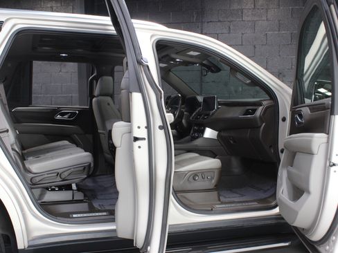 Used 2021 Chevrolet Tahoe LT w/ LT Signature Package image 28