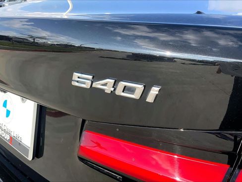 Used 2022 BMW 540i w/ Executive Package image 9