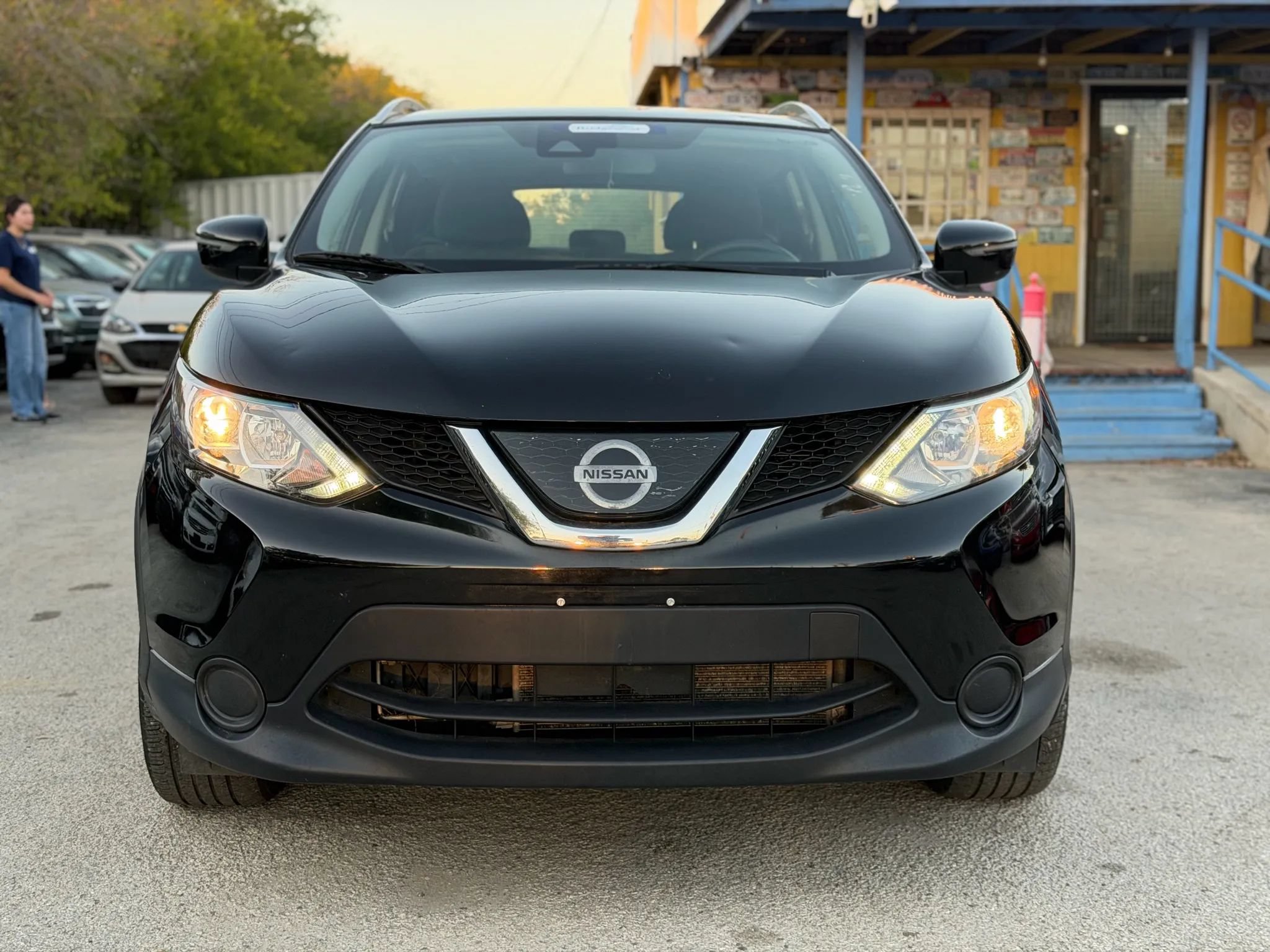 Used 2019 Nissan Rogue Sport SV FWD image 2