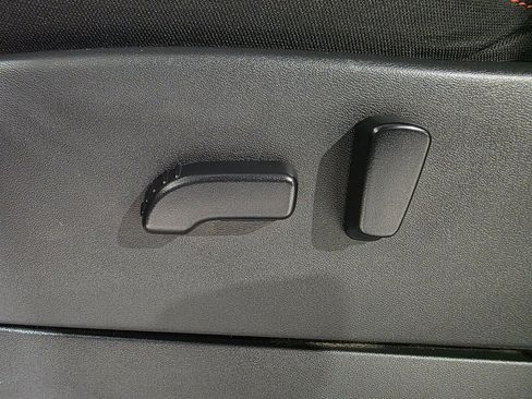 Used 2022 Nissan Frontier PRO-4X image 19