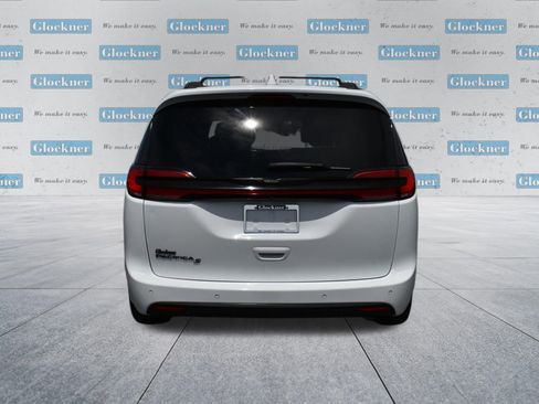 Used 2021 Chrysler Pacifica Touring-L w/ S Appearance Package FWD image 7