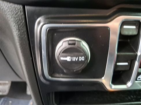 Used 2023 Jeep Wrangler Unlimited Sahara image 25