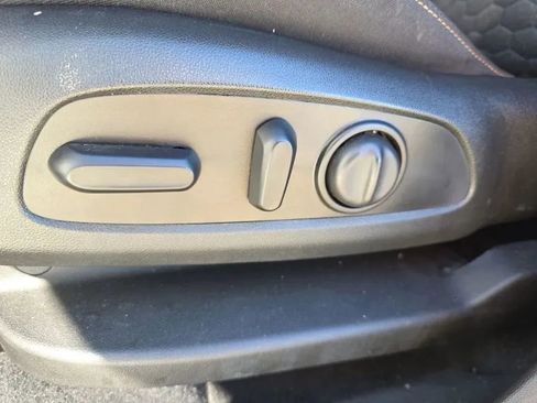 Used 2021 Chevrolet Equinox LT image 14