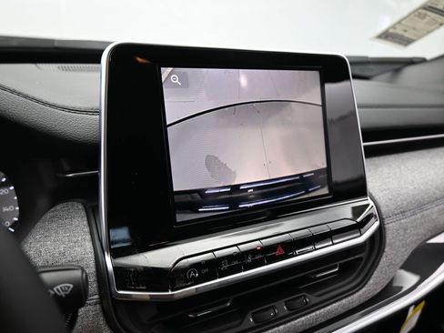Used 2025 Jeep Compass Latitude image 18