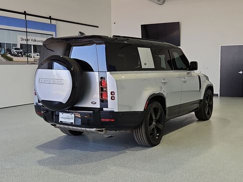 Used 2023 Land Rover Defender 130 X-Dynamic SE AWD/4WD image 8