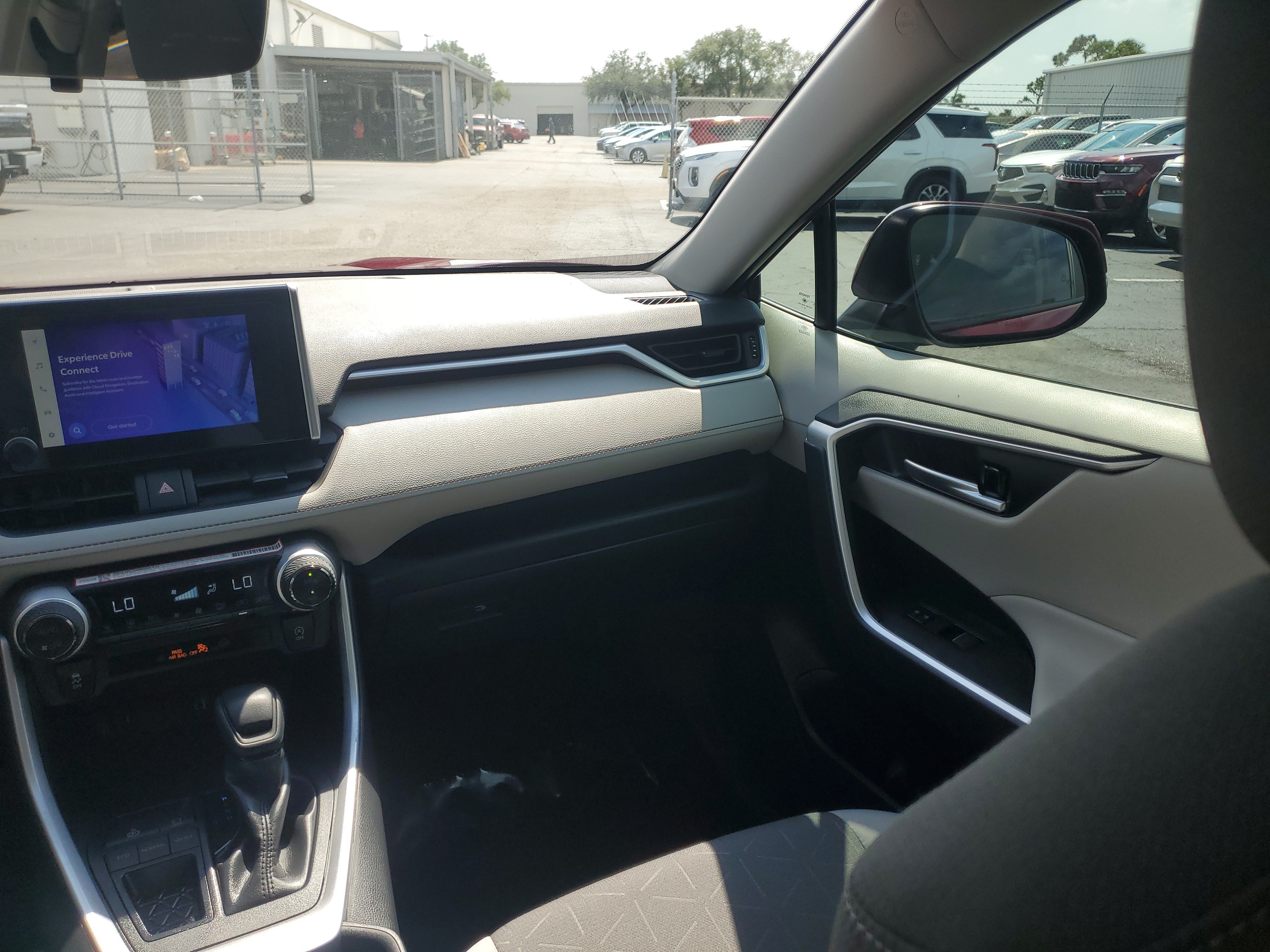 Used 2025 Toyota RAV4 XLE w/ Convenience Package FWD image 20