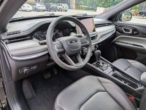 Certified 2024 Jeep Compass Limited AWD/4WD image 12