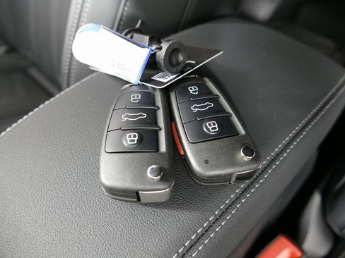 New 2025 Audi Q3 2.0T Premium image 12