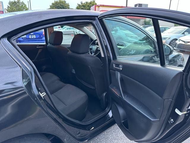 Used 2013 MAZDA MAZDA3 i Sport FWD image 17