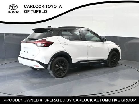 Used 2023 Nissan Kicks SR w/ SR Premium Package FWD image 3