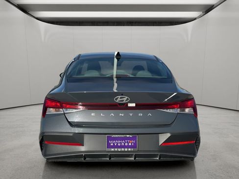 Used 2024 Hyundai Elantra SEL image 4