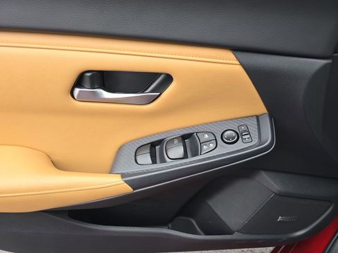 Used 2024 Nissan Sentra SV w/ SV Premium Package image 31