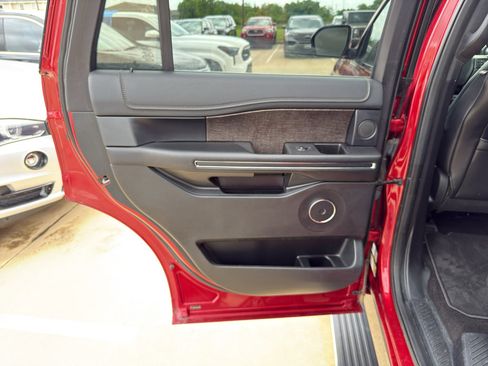 Used 2018 Ford Expedition Limited w/ Equipment Group 301A RWD image 22