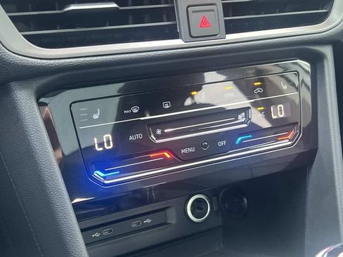 New 2026 Volkswagen Taos SE FWD image 21