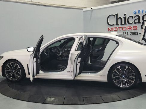 Used 2022 BMW 750i xDrive w/ Executive Package AWD/4WD image 19