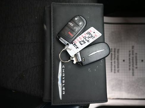 Used 2015 Chrysler 200 S w/ Comfort Group image 9