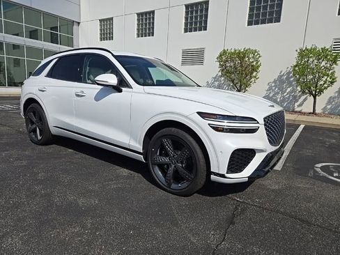 Used 2025 Genesis GV70 3.5T Sport w/ Sport Advanced Package image 4