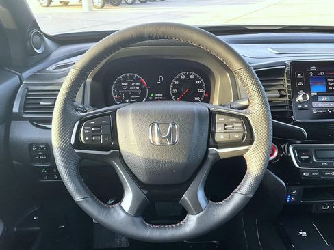 Used 2025 Honda Ridgeline Black Edition image 11