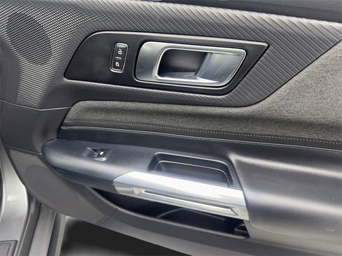 Used 2025 Ford Mustang Coupe image 42