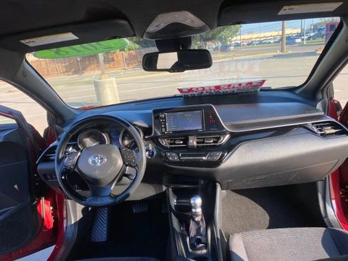 Used 2018 Toyota C-HR image 9