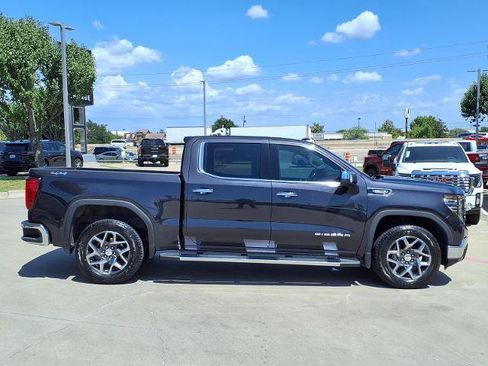 Used 2022 GMC Sierra 1500 SLT w/ SLT Convenience Package AWD/4WD image 2
