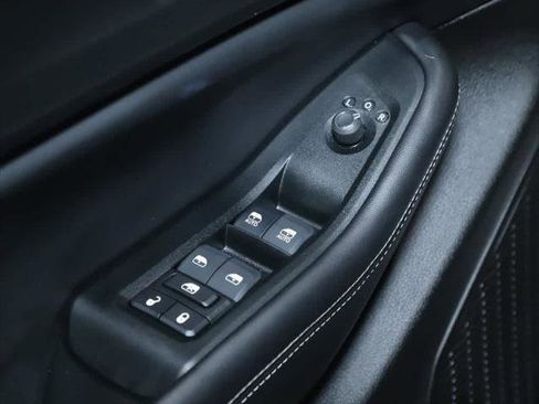 Certified 2024 Jeep Grand Cherokee Altitude image 16