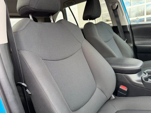 Used 2020 Toyota RAV4 LE w/ Carpet Mat Package FWD image 17