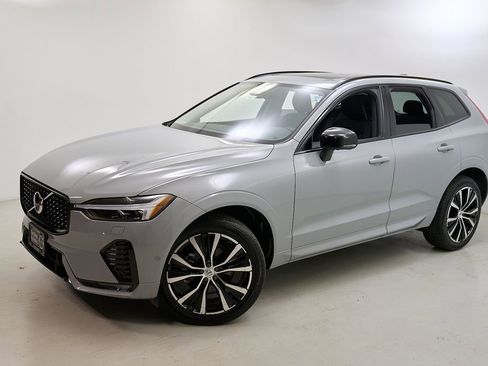 Certified 2025 Volvo XC60 B5 Plus AWD/4WD image 3