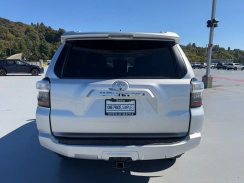 Used 2016 Toyota 4Runner SR5 AWD/4WD image 4