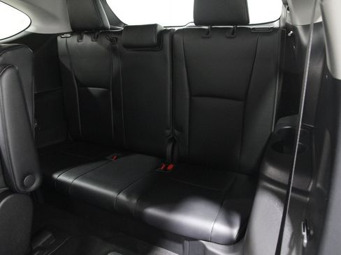 Used 2022 Toyota Highlander XLE image 19