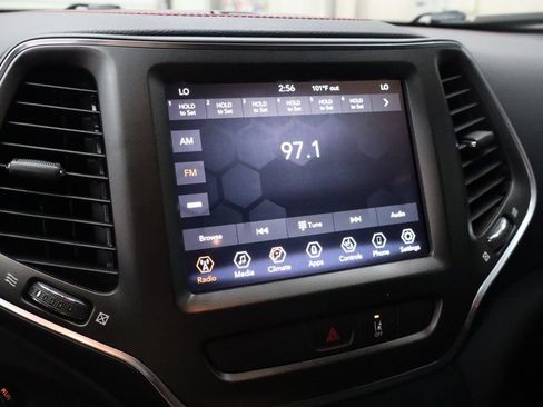 Used 2022 Jeep Cherokee Trailhawk AWD/4WD image 19